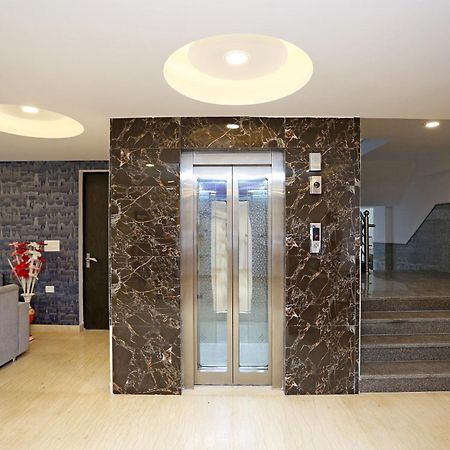 Hotel O M Suites Нью-Делі Екстер'єр фото