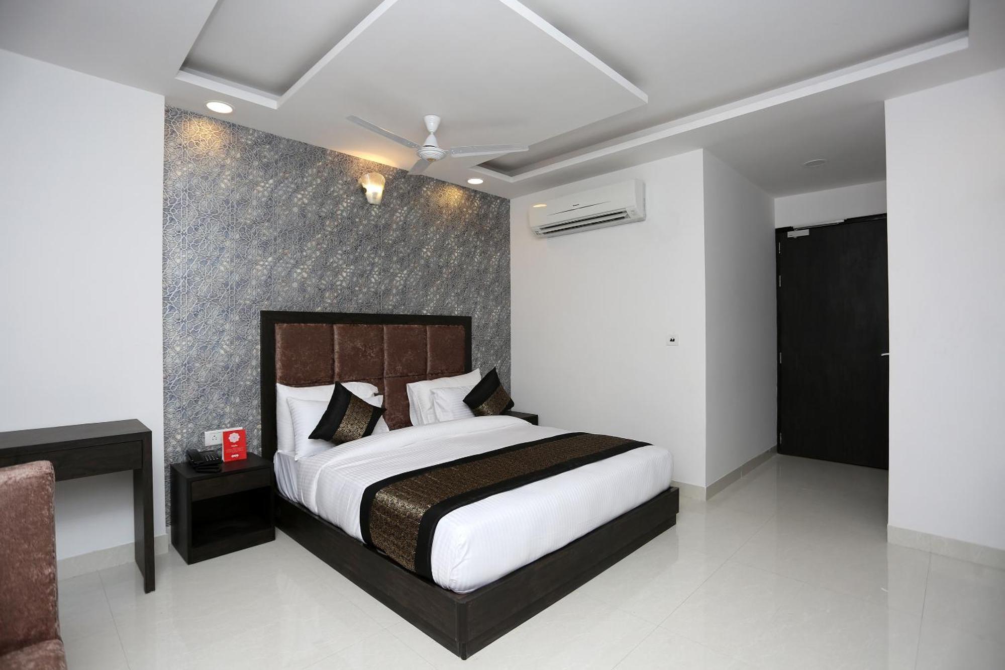 Hotel O M Suites Нью-Делі Екстер'єр фото