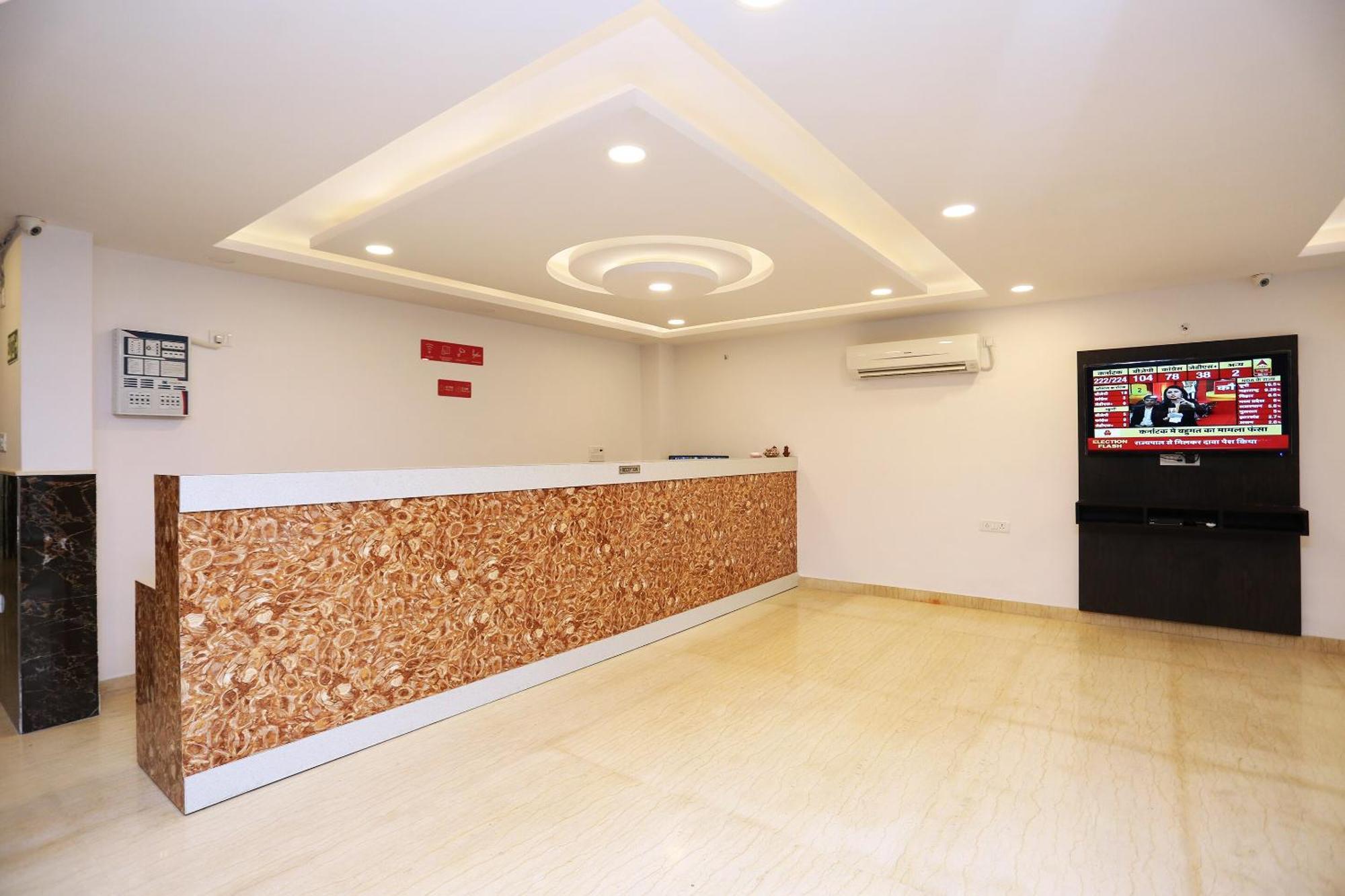 Hotel O M Suites Нью-Делі Екстер'єр фото